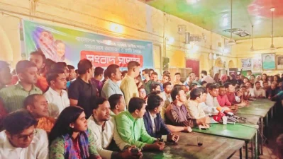 মধুর কেন্টিনে ছাত্রলীগের সংবাদ সম্মেলন
