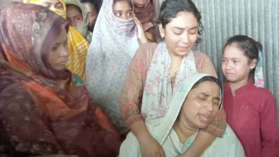 পরিবারের আহাজারি। ছবি: ইত্তেফাক