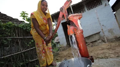 ভূগর্ভস্থ পানির অতিরিক্ত ব্যবহার কমাতে সরকারের এখনই পদক্ষেপ নেওয়া উচিত।