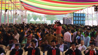 সমাবর্তনে উপস্থিত শিক্ষার্থীরা।