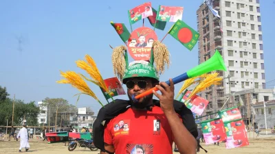 রাজশাহী বিভাগের বাইরের বিভিন্ন জেলার নেতা-কর্মীরাও সমাবেশস্থলে। ছবি: ইত্তেফাক