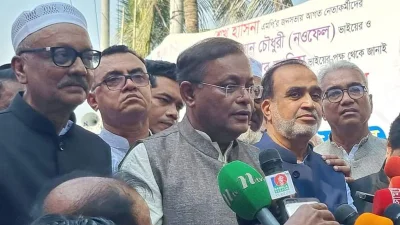 সাংবাদিকদের সঙ্গে কথা বলছেন তথ্যমন্ত্রী ড. হাছান মাহমুদ। ছবি: সংগৃহীত