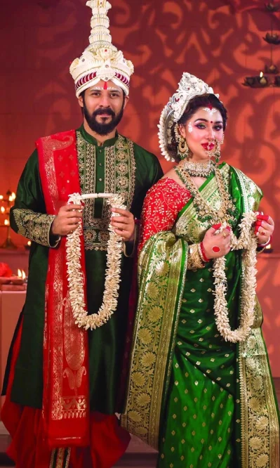 মডেল: অপু বিশ্বাস ও নিরব। পোশাক: বিশ্বরঙ&nbsp;