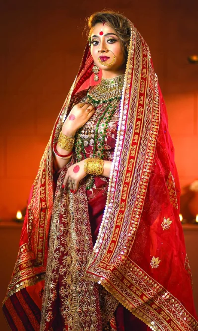 মডেল: পূজা চেরি। পোশাক: বিশ্বরঙ