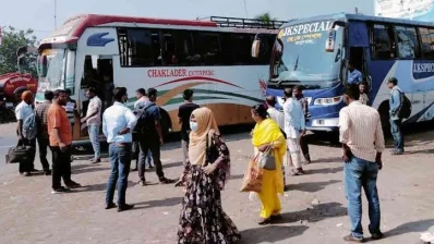 সাধারণ যাত্রীরা চরম দুর্ভোগে পড়েছেন                  