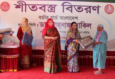 দুঃস্থদের মধ্যে শীতবস্ত্র বিতরণ। 