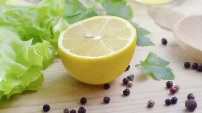 যে পথ্য বেশ ঘনঘন ও সব জায়গায় কাজে লাগানো হয়, সেটা হলো লেবুর রস, গোলমরিচ ও আরও কিছু উপাদানের মিশ্রণ।
