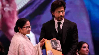 মমতা বন্দ্যোপাধ্যায় ও শাহরুখ খান। ছবি: সংগৃহীত