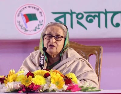 বক্তব্য রাখছেন প্রধানমন্ত্রী ও আওয়ামী লীগ সভাপতি শেখ হাসিনা।