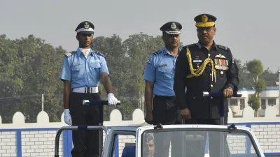 শনিবার হায়দ্রাবাদের দুন্ডিগালের উপকণ্ঠে ভারতীয় বিমান বাহিনীর বিভিন্ন শাখার ফ্লাইট ক্যাডেটদের সম্মিলিত গ্র্যাজুয়েশন প্যারেডে প্রধান অতিথি হিসেবে উপস্থিত ছিলেন বাংলাদেশ বিমান বাহিনীর প্রধান এয়ার মার্শাল শেখ আবদুল হান্নান