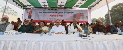 আওয়ামী লীগের উপদেষ্টা পরিষদের সদস্য আমির হোসেন আমু ও জাতীয় পার্টি-জেপির চেয়ারম্যান আনোয়ার হোসেন মঞ্জুসহ অন্যান্য নেতারা। ছবি: আব্দুল গনি