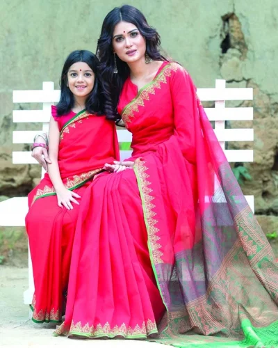 ছবি ও পোশাক: রঙ বাংলাদেশ