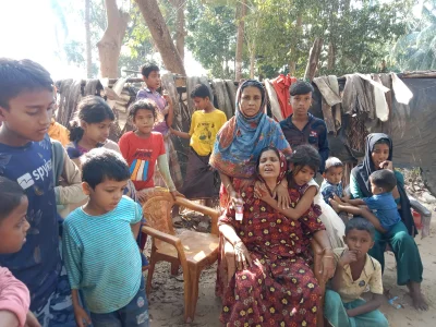 অপহরণের শিকার রিদুয়ানের মা ও পরিবার সদস্যদের আহাজারি। ছবি- ইত্তেফাক&nbsp;