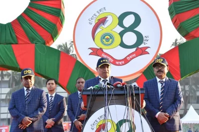 চট্টগ্রাম মেট্রোপলিটন পুলিশের (সিএমপি) ৪৪তম প্রতিষ্ঠাবার্ষিকীতে প্রধান অতিথি হিসেব বক্তৃতা দিচ্ছেন আইজিপি চৌধুরী আবদুল্লাহ আল-মামুন।