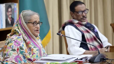 গণভবনে দলীয় সভায় বক্তব্য দিচ্ছেন প্রধানমন্ত্রী। ছবি: ফোকাস বাংলা