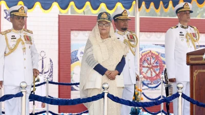 শীতকালীন রাষ্ট্রপতি কুচকাওয়াজে প্রধানমন্ত্রী। ছবি: ফোকাস বাংলা