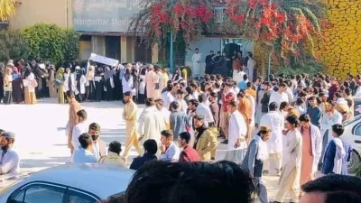আফগানিস্তানে নারীদের বিশ্ববিদ্যালয়ে পড়াশোনা নিষিদ্ধ করার প্রতিবাদে পুরুষ শিক্ষার্থীরা পরীক্ষা বর্জন করেছেন।