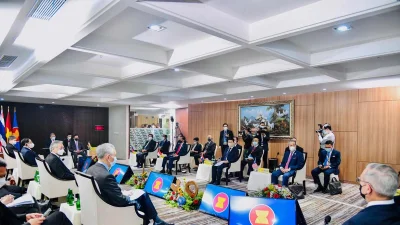 আলোচনায় প্রধানত মানবিক সহায়তা এবং আসিয়ানের পাঁচ দফা শান্তি পরিকল্পনা বাস্তবায়নের উপায় খোঁজার উপর দৃষ্টি নিবদ্ধ করা হয়েছে।