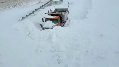  মাত্র কয়েক ঘণ্টার মধ্যে দুই থেকে চার ফুট পর্যন্ত বরফ পড়তে পারে। 