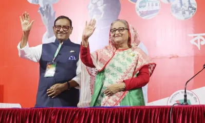 আওয়ামী লীগের নেতৃত্বে সভাপতি ও সাধারন সম্পাদক পদে পুনর্নির্বাচিত হওয়ার পর উপস্থিত নেতা কর্মীদের শুভেচ্ছা জানান  প্রধানমন্ত্রী শেখ হাসিনা ও  সড়ক পরিবহন ও সেতুমন্ত্রী ওবায়দুল কাদের।