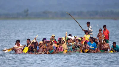মিয়ানমার থেকে বাংলাদেশে আসছে রোহিঙ্গারা। ফাইল ছবি। ছবি: এপি