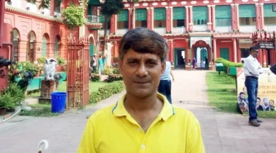 কলকাতায় জোড়াসাঁকো রবীন্দ্রভারতী বিশ্ববিদ্যালয়ে কবি এনামূল হক পলাশ। ছবি: পলিয়ার ওয়াহিদ