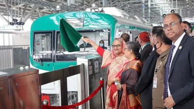 মেট্রোরেলের উদ্বোধন করছেন প্রধানমন্ত্রী শেখ হাসিনা। ছবি: ফোকাস বাংলা
