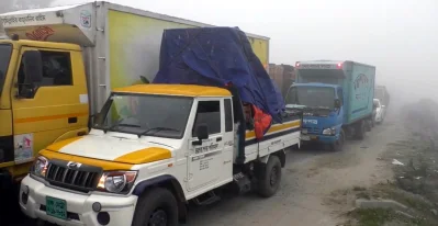 বঙ্গবন্ধু সেতু টোলপ্লাজা থেকে টাঙ্গাইলের রাবনা বাইপাস পর্যন্ত ২৫ কিলোমিটার যানজট। ছবি: ইত্তেফাক
