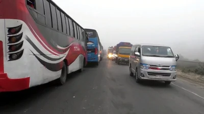 বঙ্গবন্ধু সেতু টোলপ্লাজা থেকে টাঙ্গাইলের রাবনা বাইপাস পর্যন্ত ২৫ কিলোমিটার যানজট। ছবি: ইত্তেফাক
