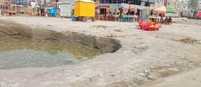 বালু তুলে পুকুরে পরিণত করেছে একটি মহল