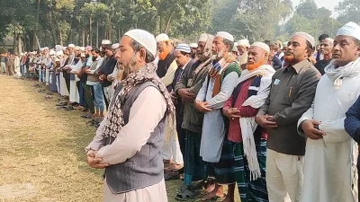 স্থপতি মোবাশ্বের হোসেনের জানাজা। ছবি: ইত্তেফাক