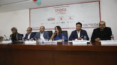 ঢাকা লিস্ট ফেস্ট নিয়ে সংবাদ সম্মেলনে আয়োজকেরা। 