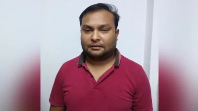 লটারি বিজয়ী প্রবাসী রাইফুল। ছবি: ইত্তেফাক