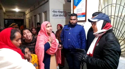 নিহতের স্বজনদের আহাজারি। ছবি: ইত্তেফাক