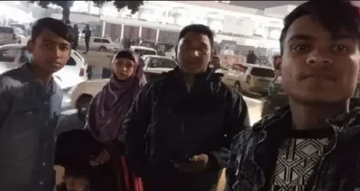 বিমানবন্দরে নামার পর তোলা সেলফি। ছবি: সংগৃহীত