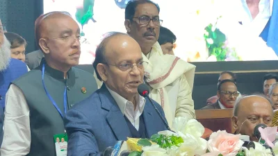 বক্তব্য দিচ্ছেন জাতীয় পার্টি-জেপি চেয়ারম্যান আনোয়ার হোসেন মঞ্জু। ছবি: ইত্তেফাক