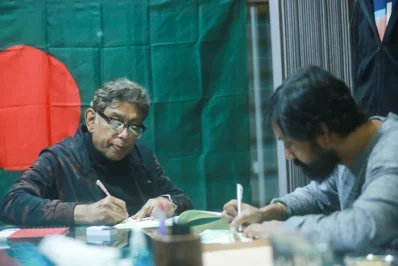 গতকাল চুক্তিপত্র সই করেন আফজাল হোসেন। ছবি: সংগৃহীত