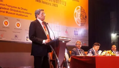 উদ্বোধনী অনুষ্ঠানে বক্তব্য দেন সব্যসাচী চক্রবর্তী। ছবি: ইত্তেফাক