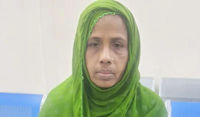 গ্রেপ্তার প্রধান শিক্ষিকা আয়েশা আক্তার। ছবি: ইত্তেফাক