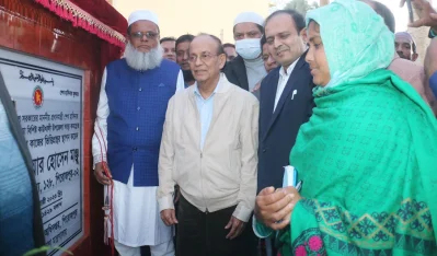 কাউখালী উপজেলা স্বাস্থ্য কমপ্লেক্সের ৫০ শয্যায় উন্নীতকরণ কাজের ভিত্তিপ্রস্তর স্থাপন করেন আনোয়ার হোসেন মঞ্জু। 