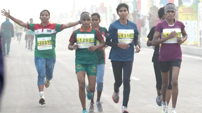 বঙ্গবন্ধু শেখ মুজিবুর রহমানের স্বদেশ প্রত্যাবর্তন দিবসকে স্মরণীয় করে রাখতে অনুষ্ঠিত হলো বঙ্গবন্ধু শেখ মুজিব ঢাকা ম্যারাথন-২০২৩। ছবি: আইএসপিআর
