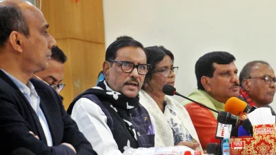 বঙ্গবন্ধু অ্যাভিনিউয়ে দলীয় প্রধান কার্যালয়ে ওবায়দুল কাদের। ছবি: ফোকাস বাংলা