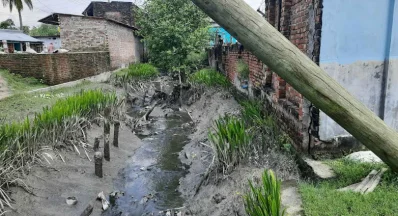 বাগেরহাট বিসিক শিল্প নগরীর নোংরা ড্রেনেজ ব্যবস্থা। ছবি: ইত্তেফাক