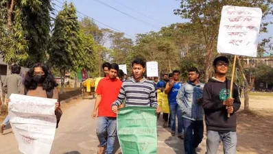 ক্যাম্পাসে শাবি শিক্ষার্থীদের মিছিল। ছবি: ইত্তেফাক