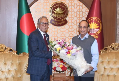 রাষ্ট্রপতি মো. আবদুল হামিদ ও জাতীয় পার্টি-জেপি চেয়ারম্যান আনোয়ার হোসেন মঞ্জু।