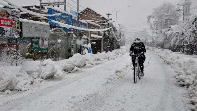 ভারী তুষারপাতে জাপানের জীবন স্থবিরভারী তুষারপাতে স্থবির হয়ে পড়েছে জাপানের জনজীবন।