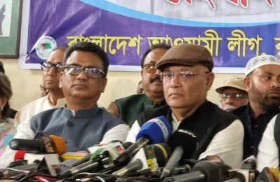 রাজশাহীতে সংবাদ সম্মেলনে তথ্যমন্ত্রী হাছান মাহমুদ। ছবি: ইত্তেফাক