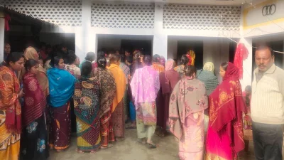 নিহত সুদীপ্ত হালদার শাওনের বাড়িতে শোকের মাতন। ছবি: ইত্তেফাক