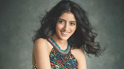 নভ্যা নভেলি নন্দা। সংগৃহীত ছবি