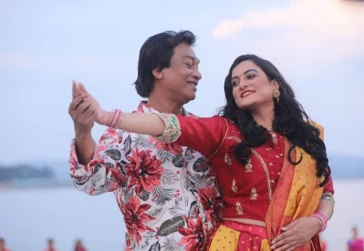 অভিনয় করেছেন পার্থ বড়ুয়া ও অপর্ণা ঘোষ